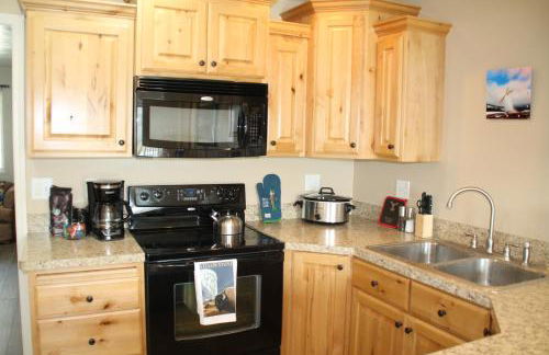 3 queen beds, 1 twin bed, 2 rooms, 1 and a half bath, self check-in, flexcation equipped - Foto 1