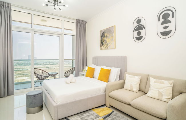 Tanin - Sleek Studio Offering Unobstructed City Views - Photo 1