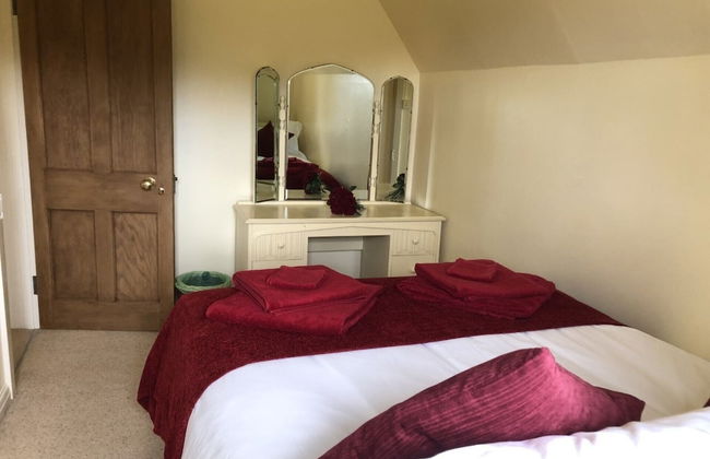 Beautiful 3 Bedroomed Cotswolds Farmhouse - Photo 4