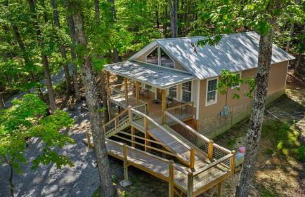 Coyote Cabin at Woodland Retreat at DeSoto beside DeSoto State Park - Foto 7