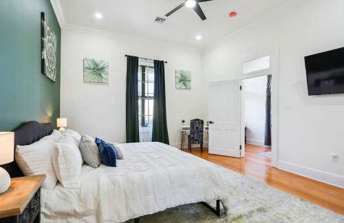 Mid-City Modern Parking Festival Season Stay - Foto 10