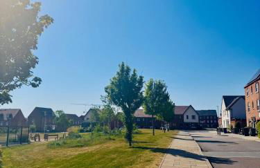 The Grand 4-Bed Ebbsfleet Home - Big Garden & Parking Space, Near Bluewater - Foto 55