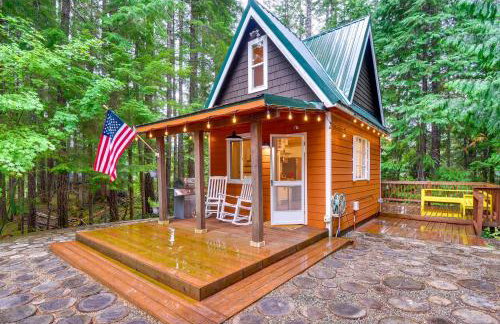 Adorable A-Frame Cabin, Steps to Lake Cushman! - Foto 1