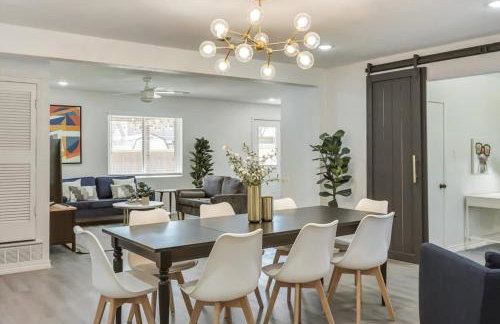 Luxury 4Bed 2Bath Hidden Gem w Backyard Oasis - Foto 5