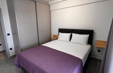 Phil's Apartments - Photo 12