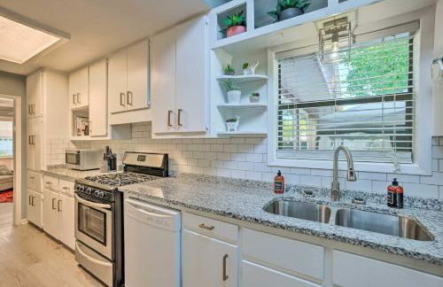 Aggie Game Day Retreat about 1 Mi to Texas A and M! - Photo 13