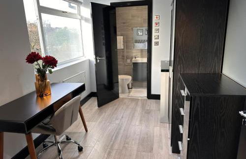 Private Family and Business Rooms Harrow Fast WiFi - Photo 36