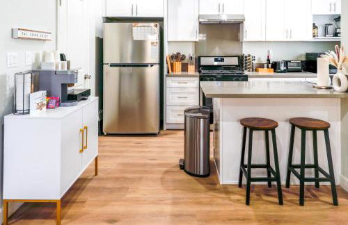 Cozy Luxe Unit Near Disneyland - Sleeps up to 10! EV Friendly & King Bed - Foto 7