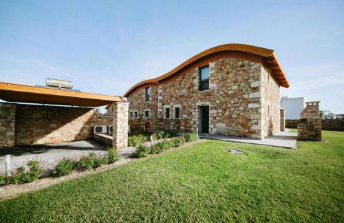 Semi-detached house with private pool - Photo 21