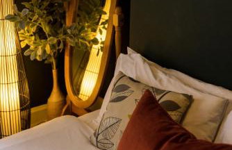 JOIVY Contemporary Cottage with Free Parking - Foto 32