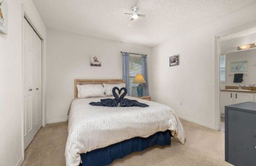 Modern Retreat Pool and Game Room - Foto 29