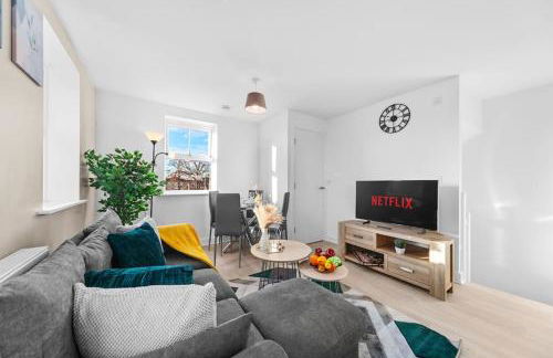 Opulent 2BR 2BA House with FREE Parking - Photo 1