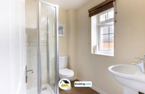 3 Bedroom House By B and R Serviced Accommodation Amesbury With Wifi & Free Parking - Foto 17