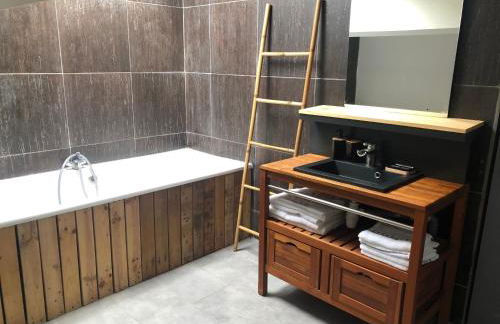 Gîte LE BOIS FLOTTE spacieux 120 m2 6 personnes Lagorce vallon pont d arc Ardèche - Foto 8