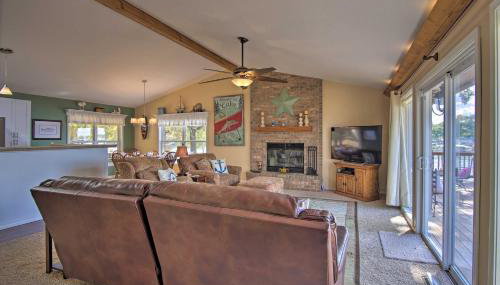 Lakefront Home with Shared Boat Ramp in Grove! - Foto 3