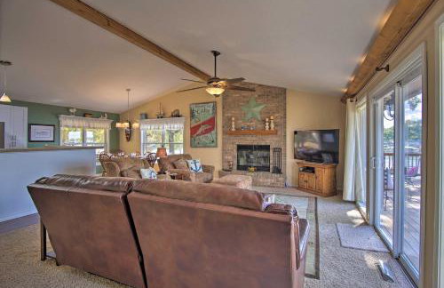 Lakefront Home with Shared Boat Ramp in Grove! - Foto 3