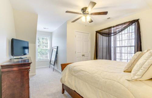 Hike, Golf and Boat Wake Forest Home with Yard - Foto 11