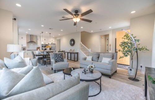 #Marbella Lane - Elegant 5BR Home Rancho Mission - Photo 9