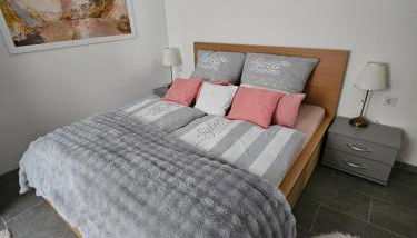 Warburg, FeWo "Sweet Home" 2,5 Zi- EG-separater Eingang - Parkplatz - Terasse- komfortabel,renoviert - Foto 3