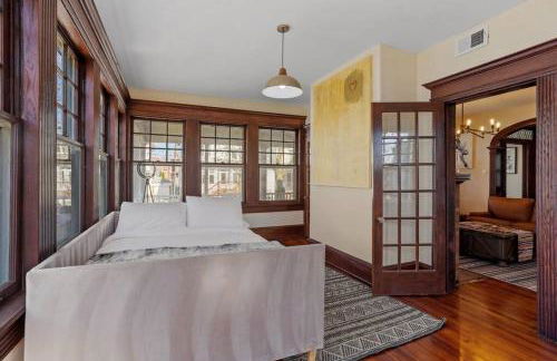 AC 9 BR 4BA Victorian Manor - 1 Block to Beach - Foto 27