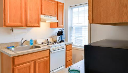 Walk to Downtown and Beach Ocean Grove Apartment! - Foto 3