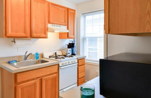 Walk to Downtown and Beach Ocean Grove Apartment! - Foto 3