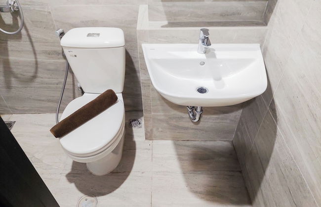 Restful And Cozy Stay Studio With Balcon At Collins Boulevard Apartment - Photo 9