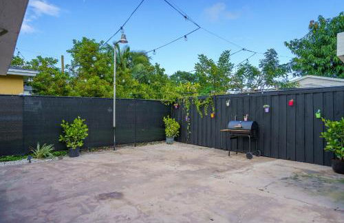 2 BD Home w/ Private Parking, Private Yard & W/D - Photo 30