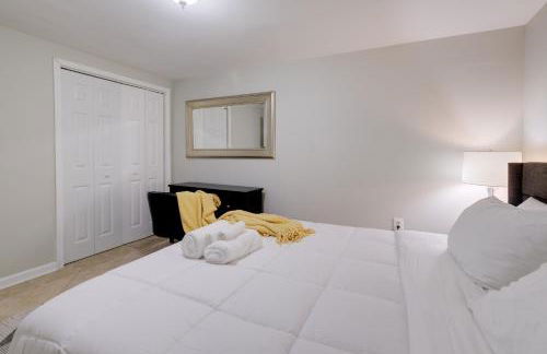 Work and Explore, Cozy Unit 5 Mi to UMD! - Foto 17