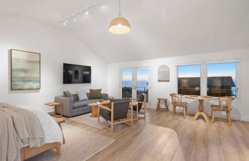 Distinguished Oceanfront Point Estate with Iconic Beach Mountain Vistas - Foto 34