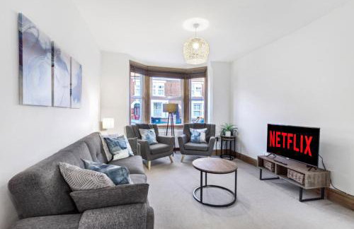 Home Away I 3BR Comfort Suite I Private Courtyard I Super Fast Wi-Fi I Free Parking - Foto 1