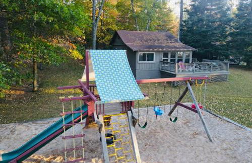 Cedaroma private Home in Resort to relax in the northwoods - Photo 14