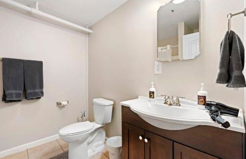 KING Penthouse Sleep8 4Bed 3BR 2BA Swepson Loft - Foto 38