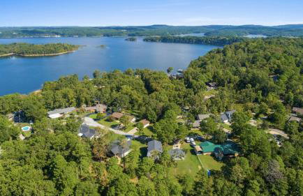 Lake Retreat Hot Tub Game Room Grill - Foto 5