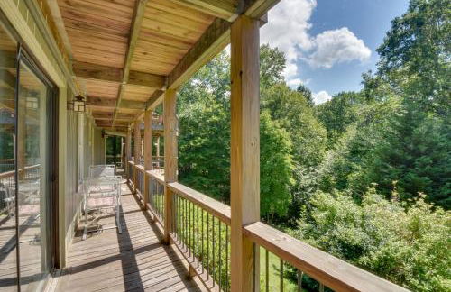 Stunning Dillard Home with Yard in Sky Valley! - Foto 29