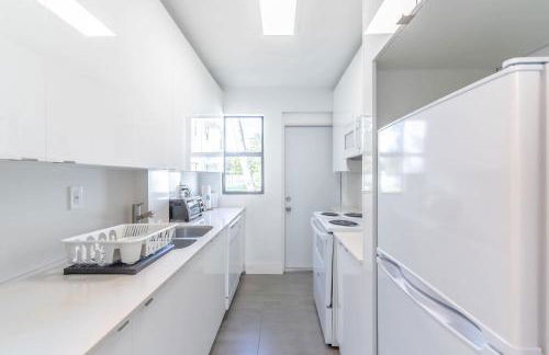 Renovated Apts with Kitchen, Fast WiFi, Smart TV, Roku & Pool Onsite 4 mi to Surfside Beach - Foto 33