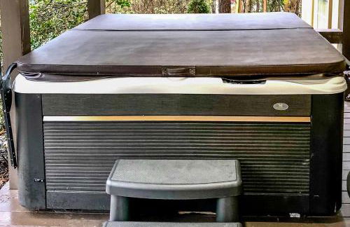 Otto Home with Fire Pit, Tree House and Hot Tub! - Foto 37