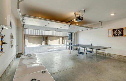 Home with Rooftop Deck & Garage, 2 miles to Downtown Broadway - Foto 44