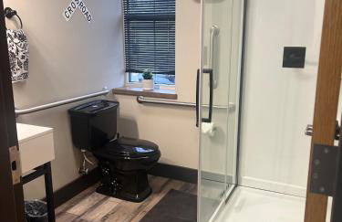 Dragonfly loft, hot tub, river views - Photo 17