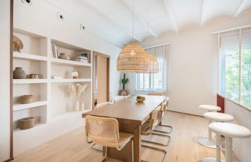 Mediterranean Retreat with 4-Bedroom, 3-Bath Apartment in Barcelona - Foto 3