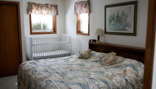 Lakefront Cabin Rental with a Paddle Boat near Wisconsin Dells, Wisconsin - Foto 2