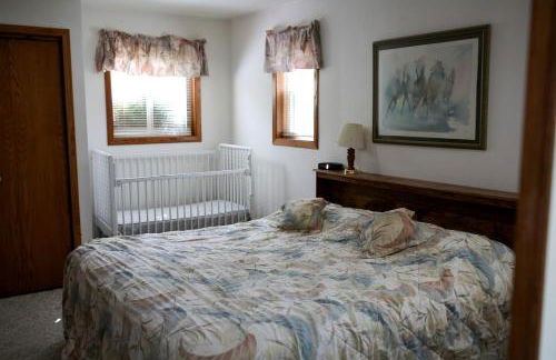 Lakefront Cabin Rental with a Paddle Boat near Wisconsin Dells, Wisconsin - Foto 2