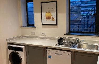 Central Sheffield 3BED 3BATH IV Pent-Apartment - Photo 19