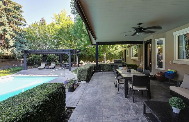 Private Luxury Oasis w Pool HT Parking - Photo 29