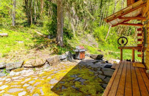 Tranquil and Private 2 Bedroom Cabin with Hot Tub - Foto 28