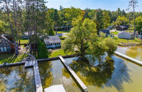 Pet Friendly Mullett Lake Cabin with Dock! - Foto 29