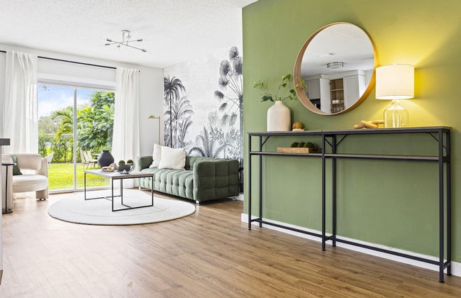 Hidden Garden A Serene Miami Escape - Photo 7