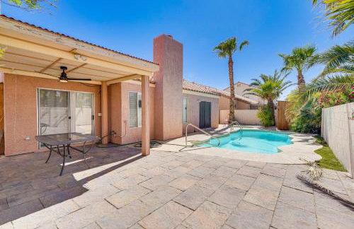 Sleek Vegas Home with Private Pool, Game Room! - Foto 1