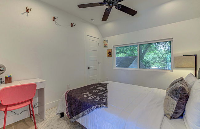 Private Backyard in East Austin - Photo 5