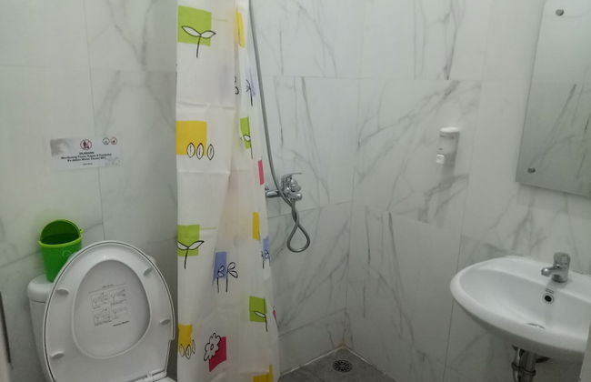 Omah Bondi Family Homestay by FH Stay - Foto 24